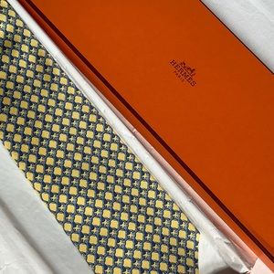 Hermès Paris Men’s Silk Necktie EUC with box